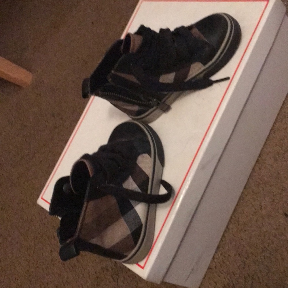 Shoes - Picture 2 of 4